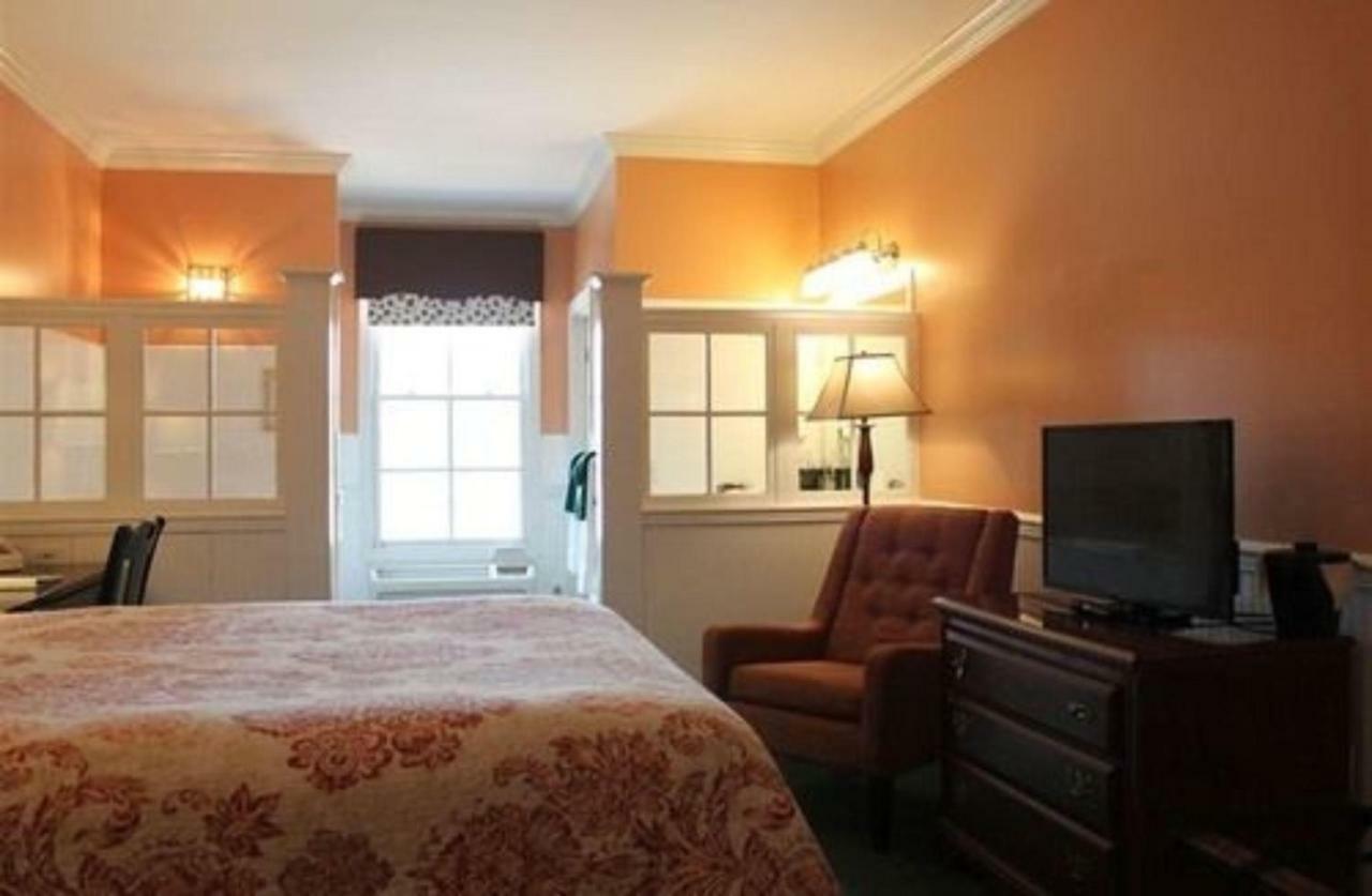 County Clare Inn Milwaukee Bagian luar foto