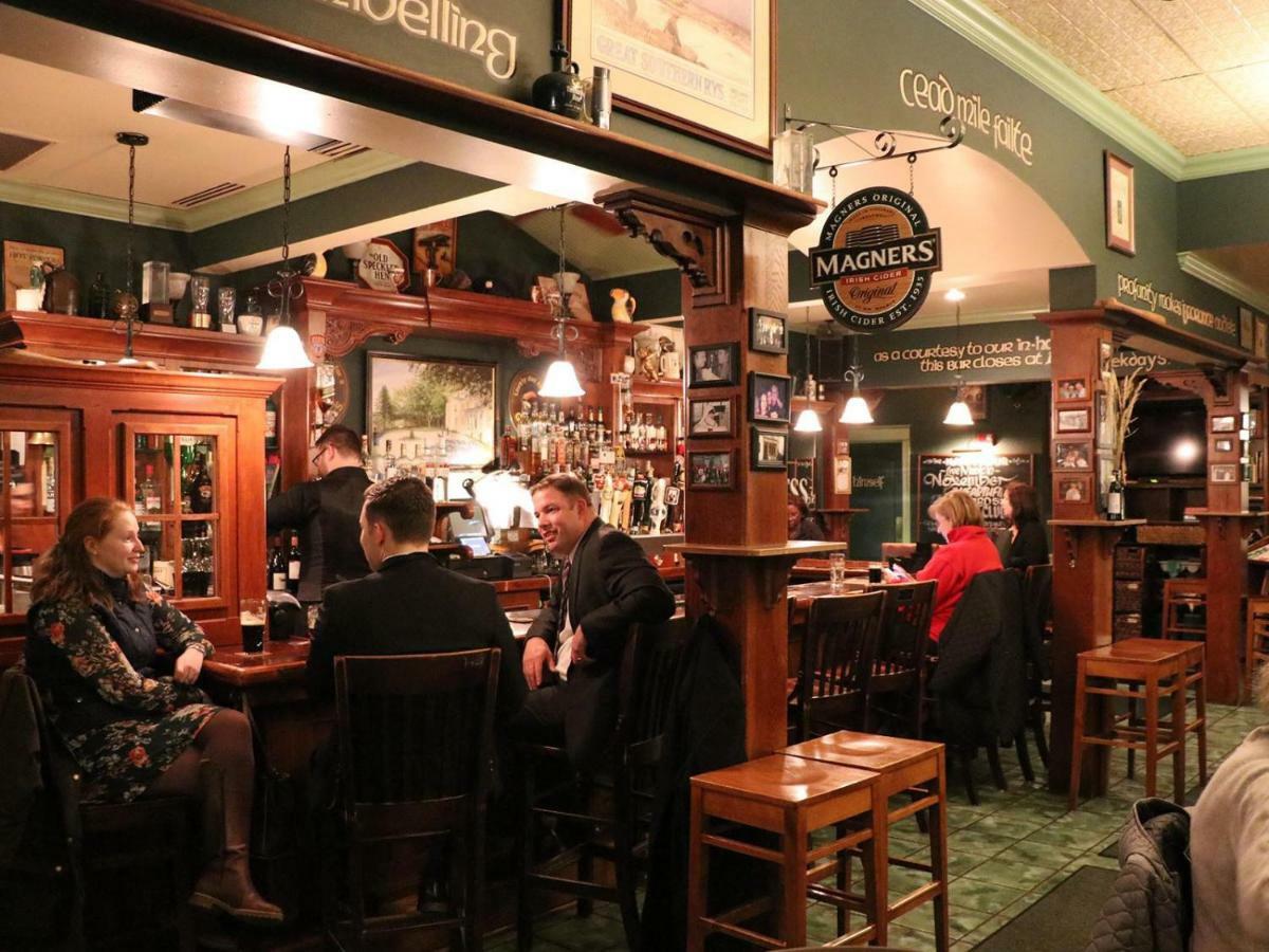 County Clare Inn Milwaukee Bagian luar foto